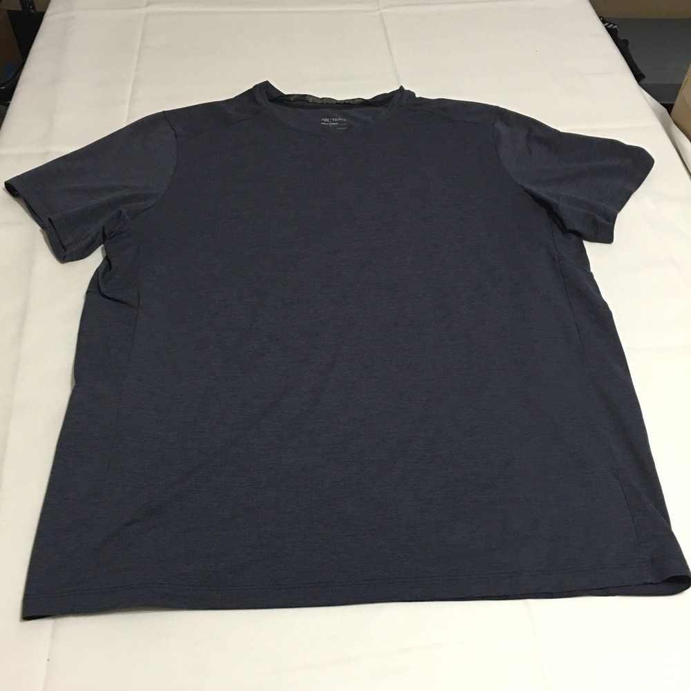 Arc'teryx T-Shirt Mens XL Blue Short Sleeve Vertical Logo